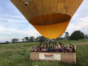 hotair,ホットエアー,気球,熱気球,バル―ニング,ballooning,アサ―トン, アサ―トン高原,オーストラリア, オーストラリアツアー, カンガルー,ガイド, ガイドブック, キュランダ,ケアンズ, ザオーストラリア,ツアー予約, ツアー会社, ドキドキツアー, バスツアー,ホテル送迎,ワーキングホリデー, ワーホリ, 世界最古の森, 世界遺産, 予約, 人気ツアー, 体験ツアー, 催行会社,半日ツアー, 感動体験, 旅, 旅の魅力, 旅行, 日帰りツアー, 日本人ツアー, 日本語ガイド, 日本語ツアー, 日本語情報,海外旅行,観光, 観光ツアー, 送迎付き