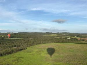 hotair,ホットエアー,気球,熱気球,バル―ニング,ballooning,アサ―トン, アサ―トン高原,オーストラリア, オーストラリアツアー, カンガルー,ガイド, ガイドブック, キュランダ,ケアンズ, ザオーストラリア,ツアー予約, ツアー会社, ドキドキツアー, バスツアー,ホテル送迎,ワーキングホリデー, ワーホリ, 世界最古の森, 世界遺産, 予約, 人気ツアー, 体験ツアー, 催行会社,半日ツアー, 感動体験, 旅, 旅の魅力, 旅行, 日帰りツアー, 日本人ツアー, 日本語ガイド, 日本語ツアー, 日本語情報,海外旅行,観光, 観光ツアー, 送迎付き