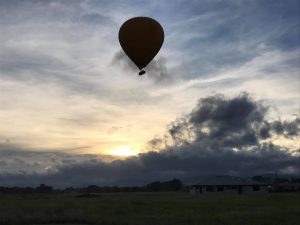 hotair,ホットエアー,気球,熱気球,バル―ニング,ballooning,アサ―トン, アサ―トン高原,オーストラリア, オーストラリアツアー, カンガルー,ガイド, ガイドブック, キュランダ,ケアンズ, ザオーストラリア,ツアー予約, ツアー会社, ドキドキツアー, バスツアー,ホテル送迎,ワーキングホリデー, ワーホリ, 世界最古の森, 世界遺産, 予約, 人気ツアー, 体験ツアー, 催行会社,半日ツアー, 感動体験, 旅, 旅の魅力, 旅行, 日帰りツアー, 日本人ツアー, 日本語ガイド, 日本語ツアー, 日本語情報,海外旅行,観光, 観光ツアー, 送迎付き